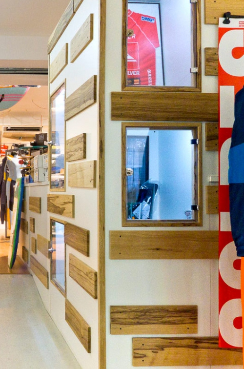 MP-Menuiserie : magasin Karukera la vitrine du comptoir central