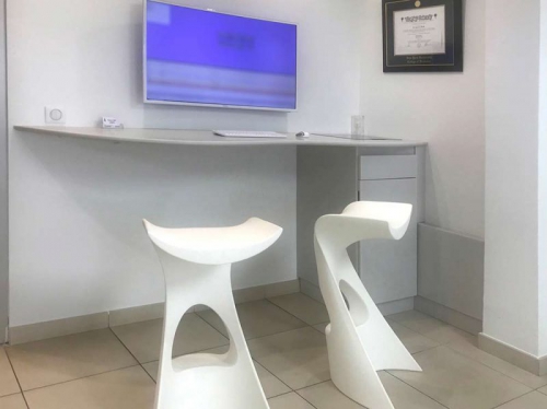 MP-Menuiserie : bureau en corian installé